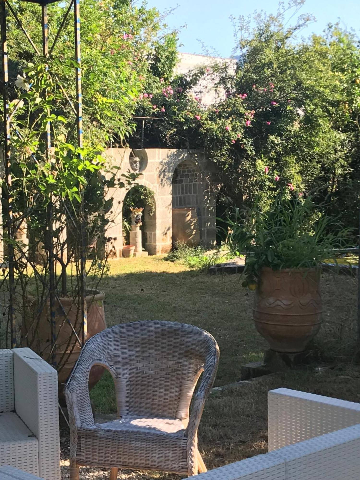La Gallina Felice B&B Meta Exterior photo